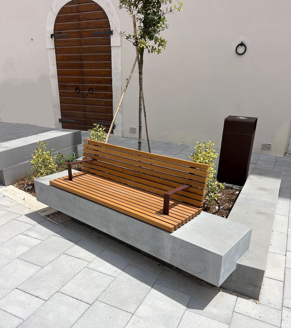 132.01 seduta e schienale NEW WOOD__CS_CB_150 con braccioli 132.01 seduta e schienale NEW WOOD__CS_CB_150 con braccioli - Panchine e Tavoli con panche in cemento per Arredo Urbano